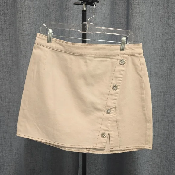 Gianni Bini Cream Mini Skirt with Pearl Button Accents Size XL NWT - Picture 1 of 15